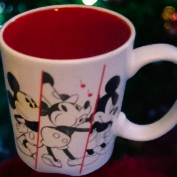 Mickey mouse pepper shaker and mug - Picture 3 of 4
